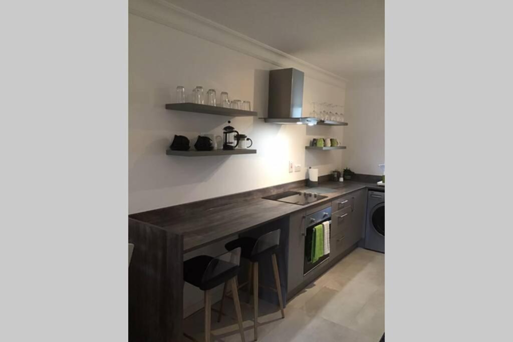 Waterfront Apartment Completely Refurbished Уестпорт Екстериор снимка