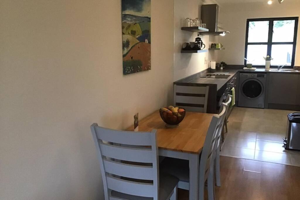 Waterfront Apartment Completely Refurbished Уестпорт Екстериор снимка