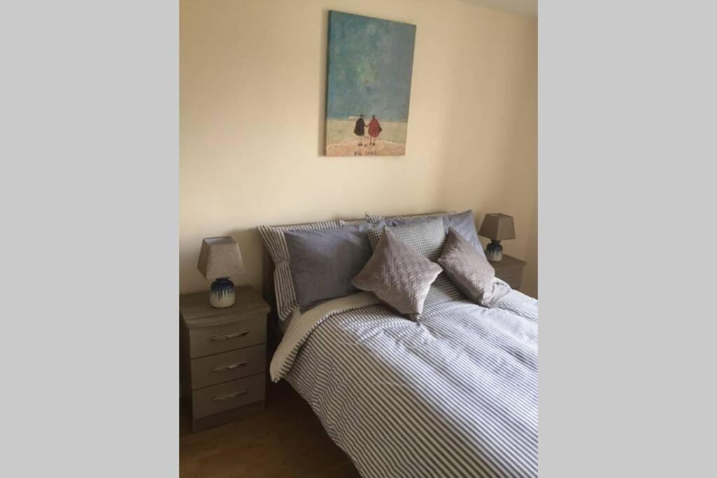 Waterfront Apartment Completely Refurbished Уестпорт Екстериор снимка